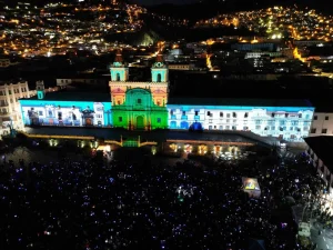 La capital de Ecuador se ilumina con el Festival de Mapping